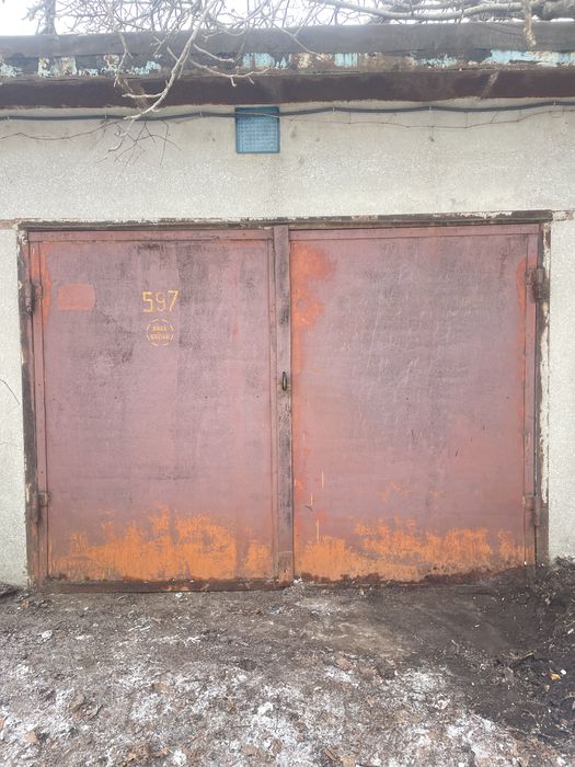 Продам   кирпичный гараж с  подвалом . Таирово "ШКОЛЬНЫЙ"  Радужный.