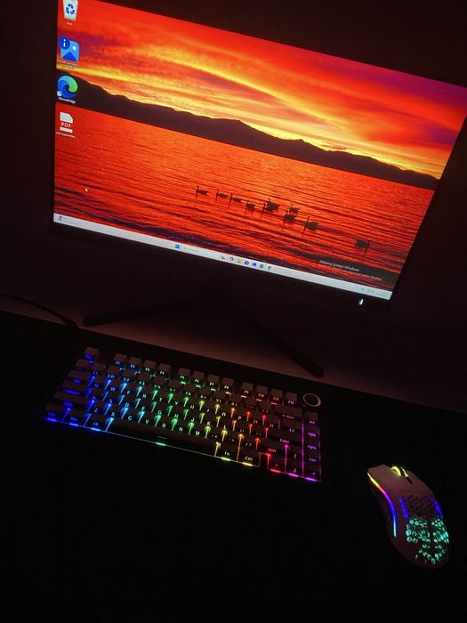 Zestaw komputerowy ryzen 5 5600x rtx 4070 12 gb 1Tb SSD 16gb Ram + Monitor + Klawiatura i myszka