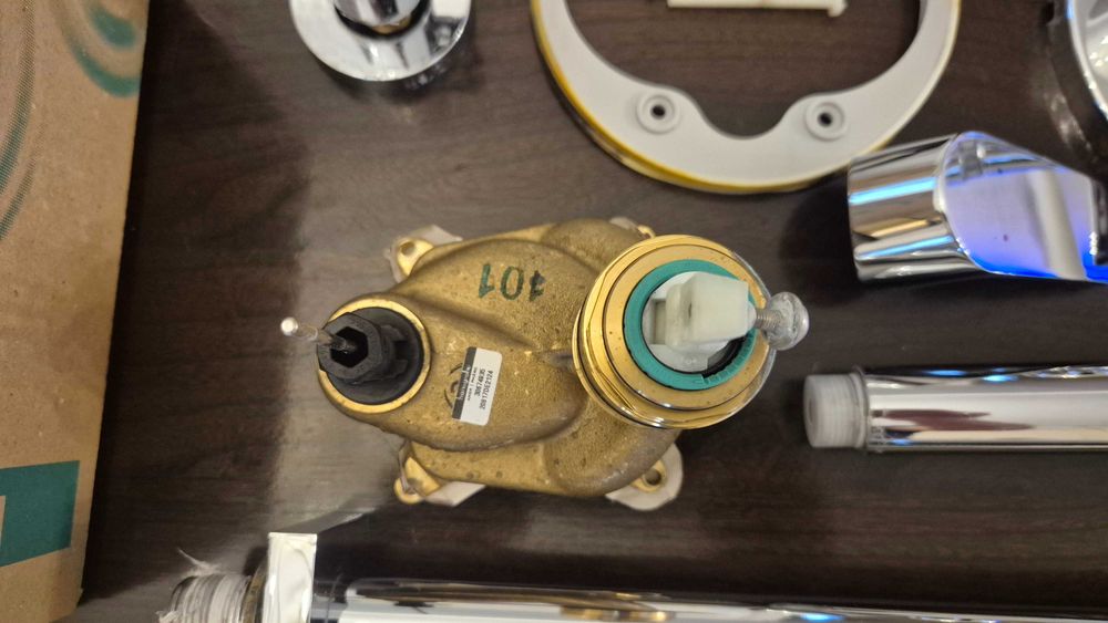 Bateria Hansgrohe – głowica, element zewnętrzne, akcesoria prysznicowe