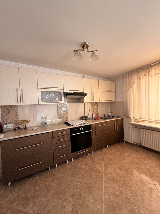 Продам квартиру район 8-9 школи.