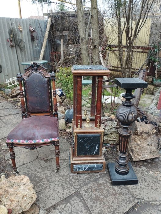 Стулья.  Старинные.    . Кушетка.    Мебель  старинная