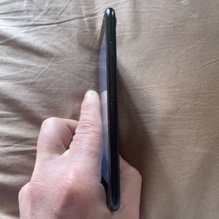 Продам Iphone 7 32gb icloud