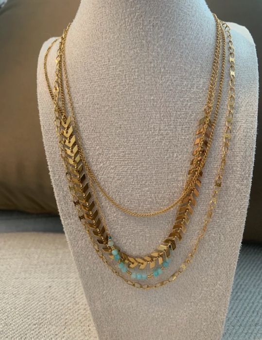 Colar dourado em aço quadruplo verde