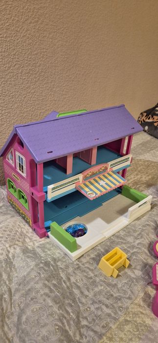 Domek do zabawy dla małych laleczek, figurek. Wader