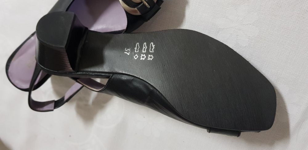 Novos - Sapatos Pele Bianca