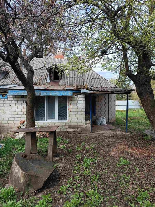 Продаж пів будинку з земельною ділянкою в центрі Яготина