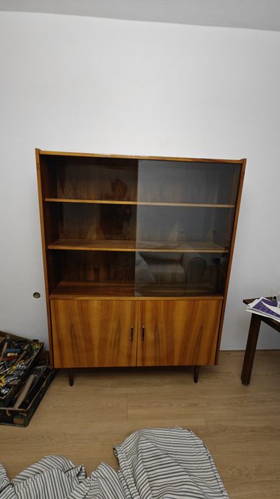 Witryna PRL przeszklona