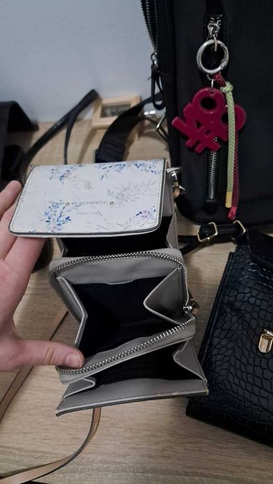 Mochila Parfois e duas pequenas bolsas, uma Parfois e outra Primark.