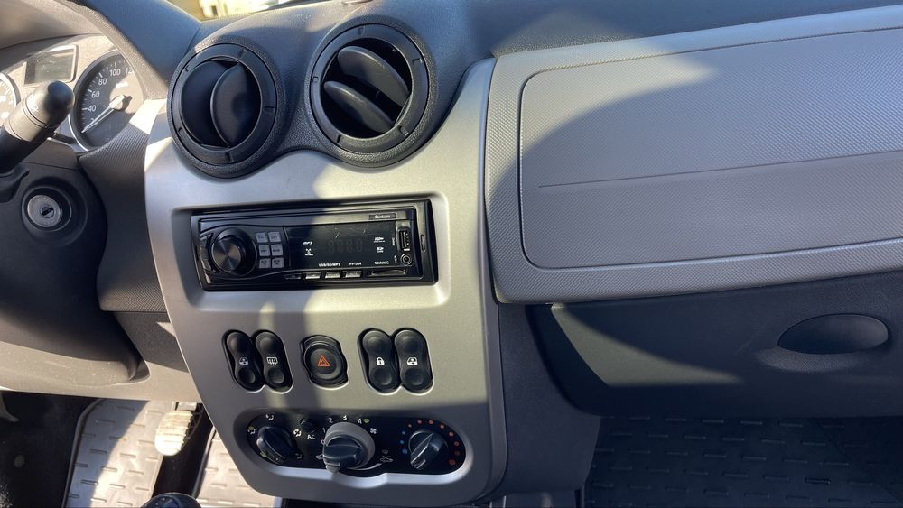 Автомобіль Dacia Sandero