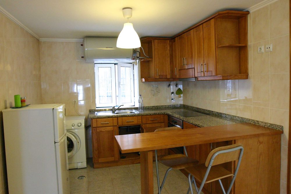 Arrenda-se apartamento T1, sala e cozinha comum