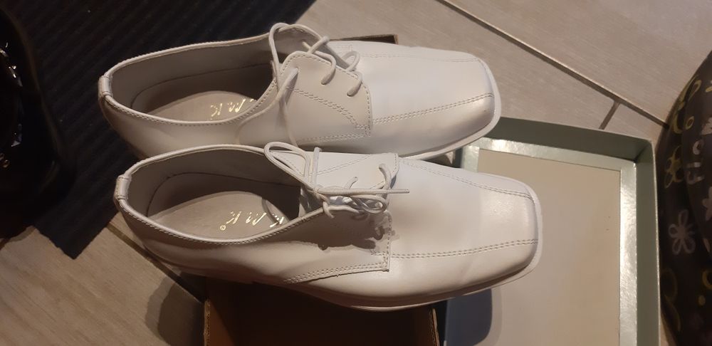 Buty chłopięce białe