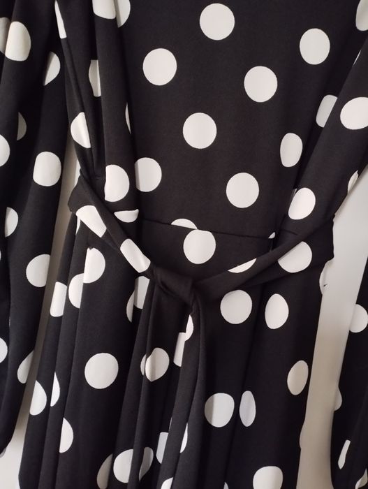 Sukienka w grochy Reserved