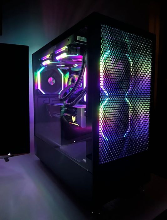 PC Gaming RTX 4070 Ti + i7-13700K | High-End RGB | Estado Impecável