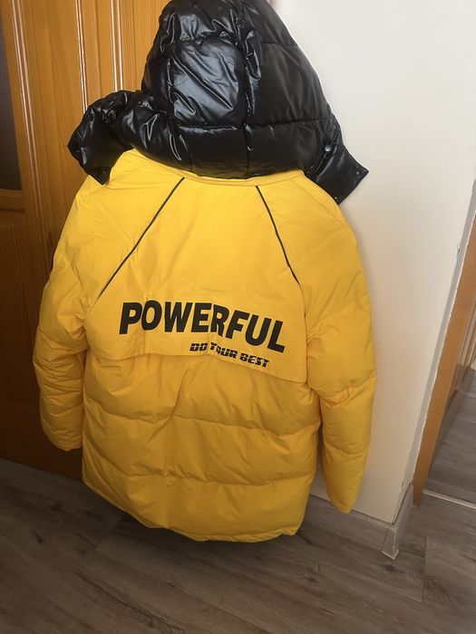 Продам куртку  зимову в гарному мтані