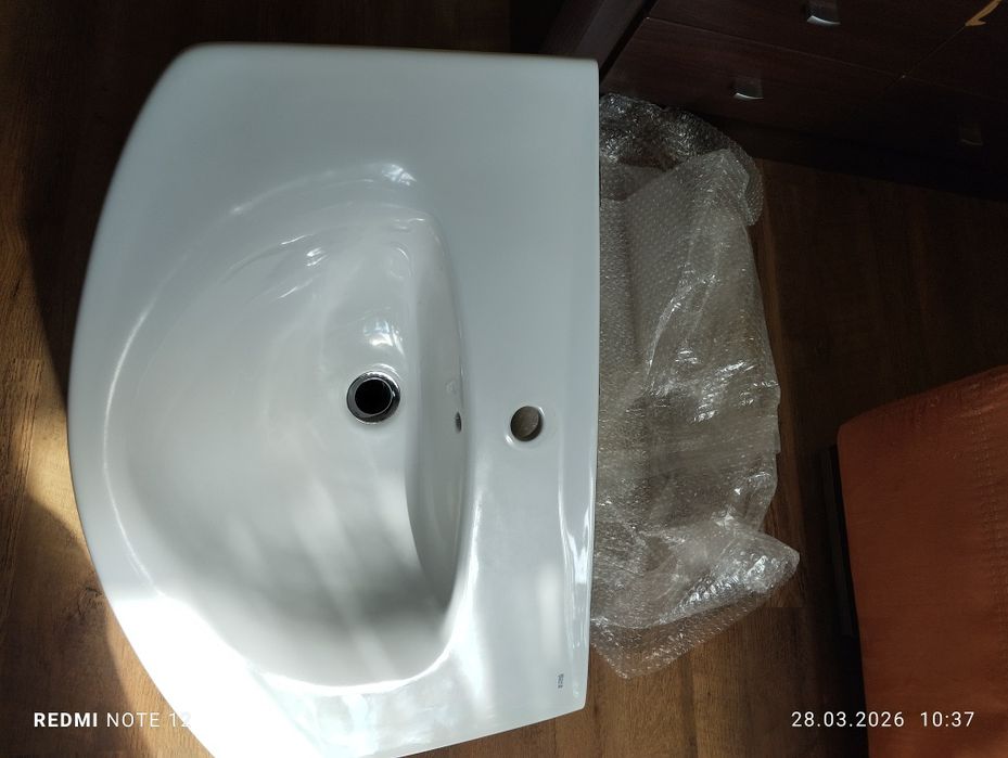Umywalka ceramiczna Roca 70 cm