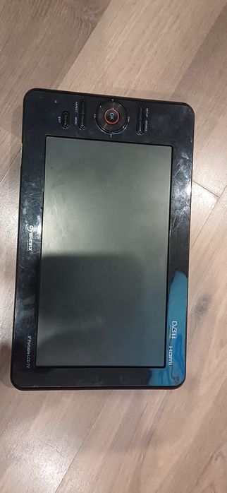 Tablet i samochodowy telewizor