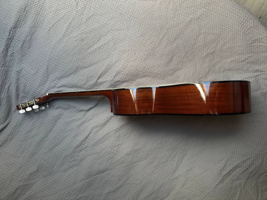 Piękna  gitara klasyczna