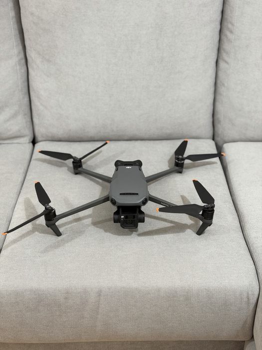 Drone DJI MAVIC 3 c/ 2 baterias extra