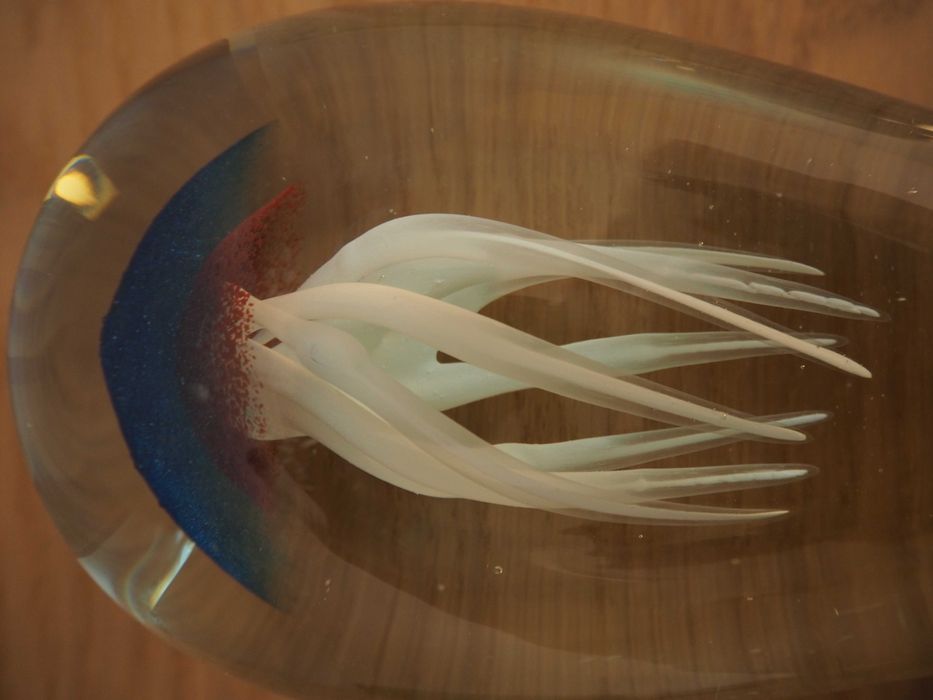 Szklany przycisk do papieru na biurko meduza wys.16 cm