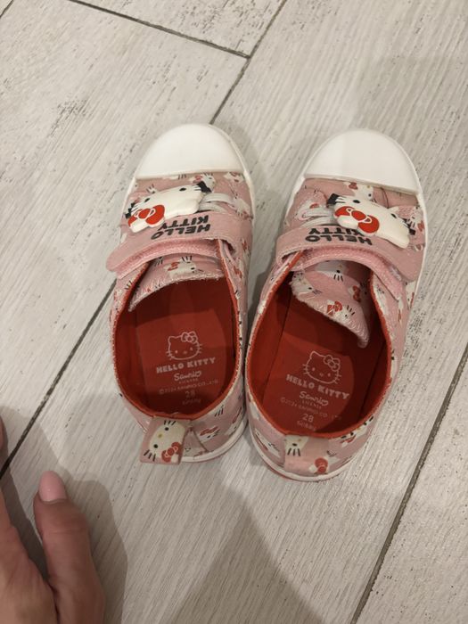 Продам кеди текстильні hello kitty