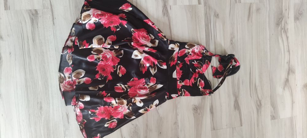 Elegancka sukienka przed kolana