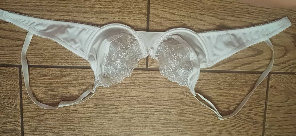 Biały elegancki biustonosz Vena w r. 70/85