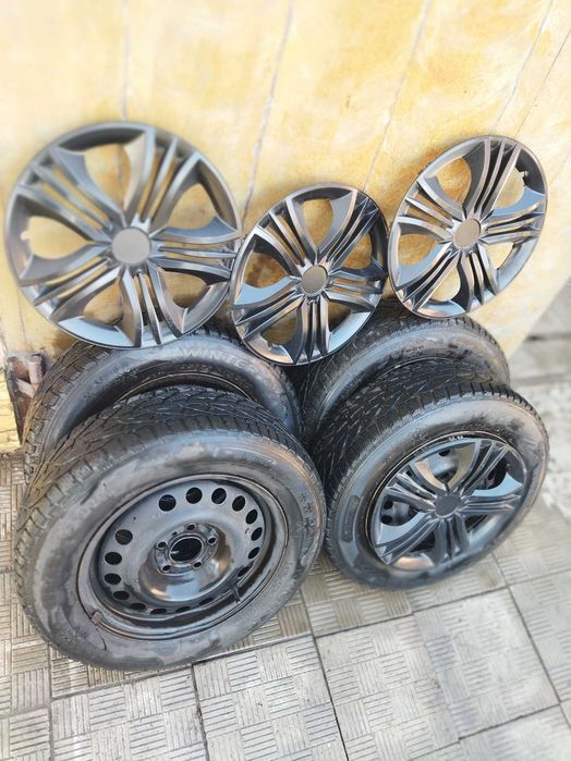 Диски + шини r15 в дуже гарному стані(зимові),, колпаки в подарунок