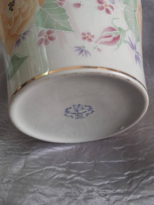 Pote decorativo em cerâmica