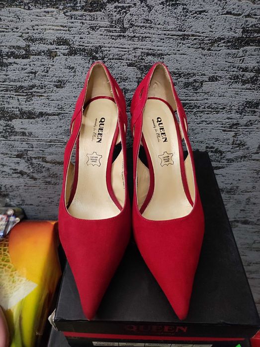 Розкішні нарядні туфлі лодочки на шпильці розмір 37,5 Queen