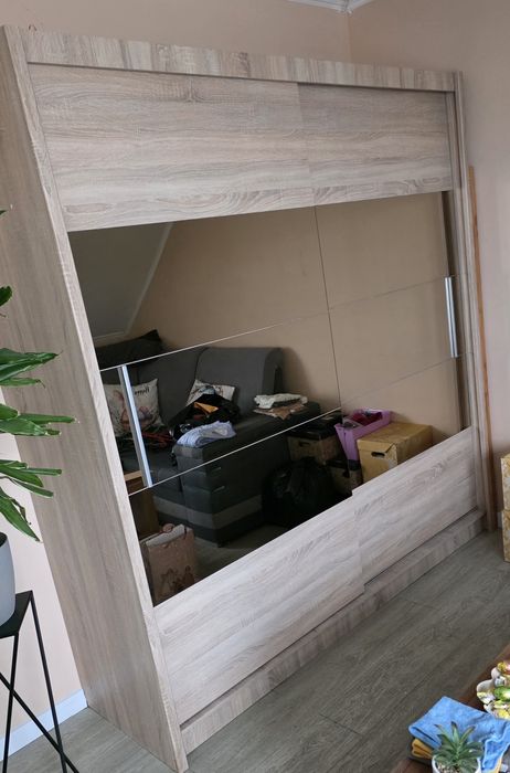 Szafe dużą przesuwną sprzedam