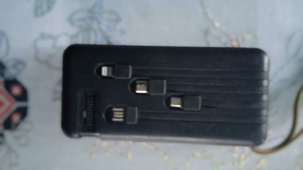 Продам телефонSamsung в чудовому стані,павербанки.