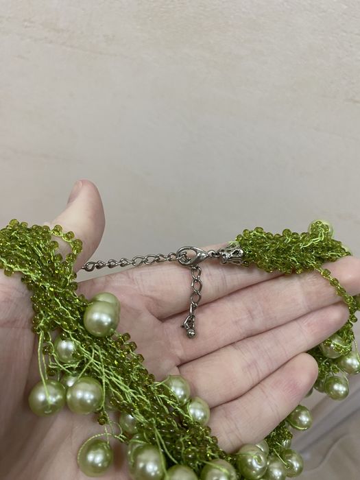 Намисто з зелених перлин ручної роботи