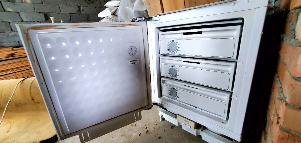 Продам морозілку Сіменс.