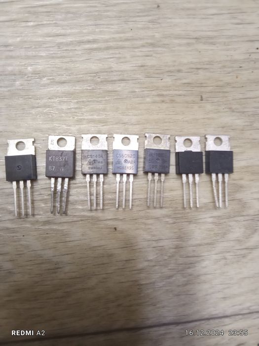 Транзистори для інвертора.