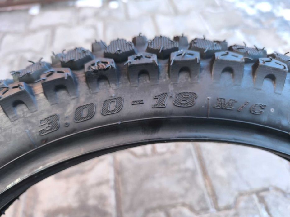 Шина 3.00-18 з камерою Тайвань на Минск шипована