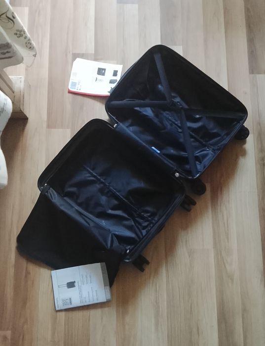 Продам чемодан Esmara  4 колесах