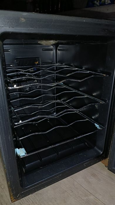 Frigorífico adega para 12 garrafas de vinho