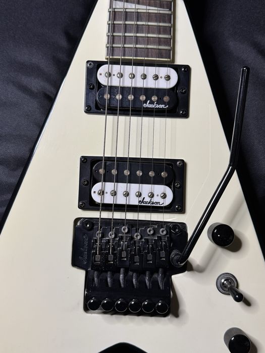 Gitara Jackson JS32 King V White