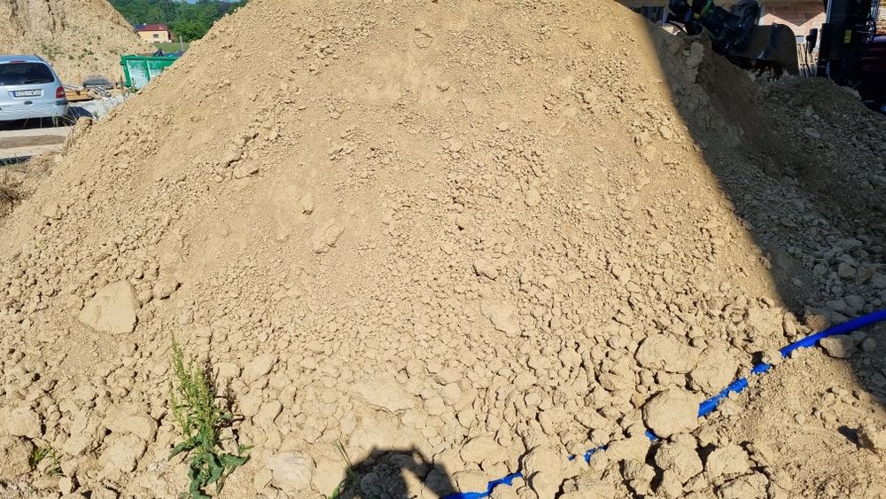 Czarna ziemia pod trawnik i do ogrodu