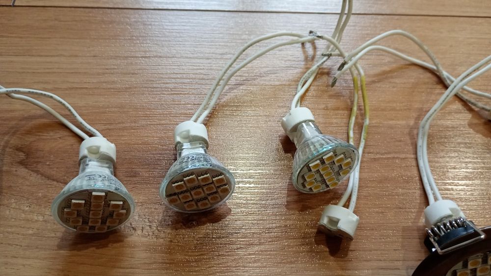 Zestaw 16 szt oprawa halogenowa+ żarówki LED 1W, używane