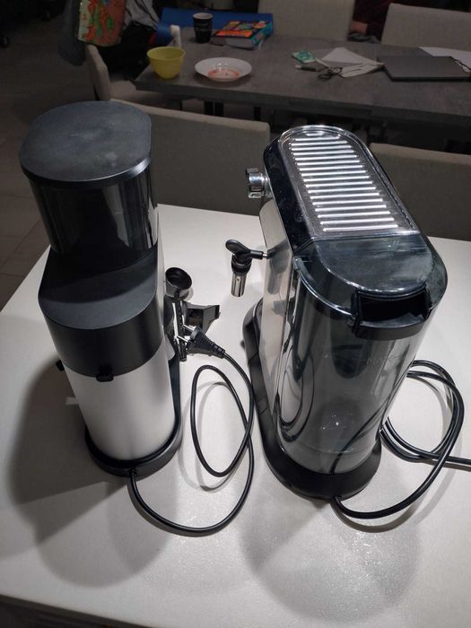 Ekspres do kawy kolbowy DeLonghi Dedica Style EC685.M + Yoer Mulino Ok