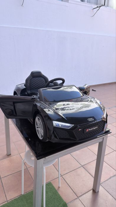 Audi R8 Elétrico Infantil – Como Novo + 1 Ano e 6 Meses de Garanti