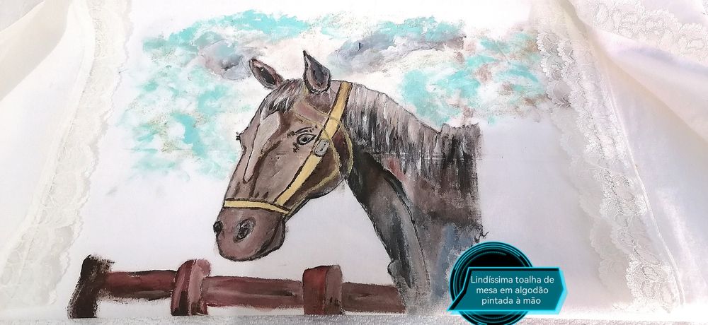 Linda toalha de mesa em algodão pintada à mão