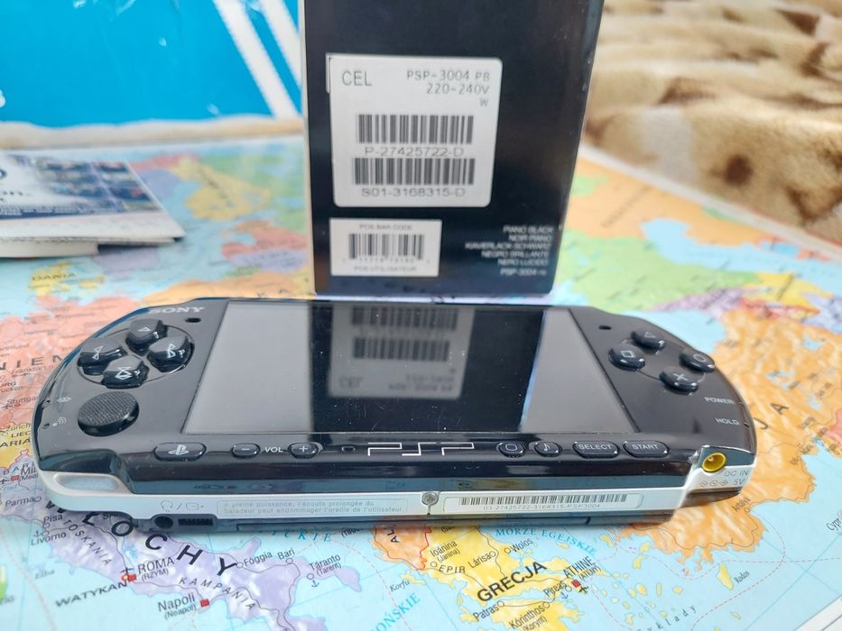 Konsola sony psp 3004 slim piano black zestaw 32gb 100 gier