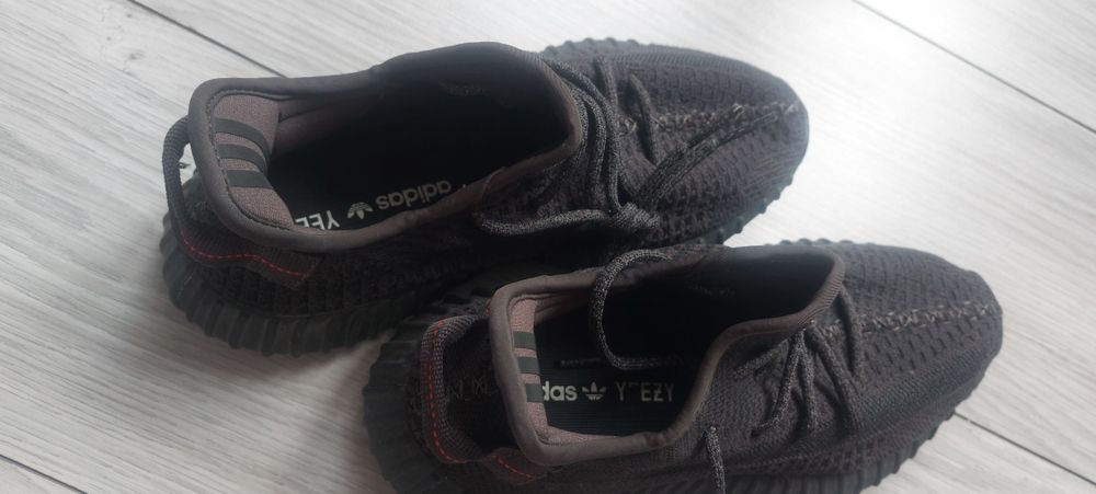 Adidas     yeezy