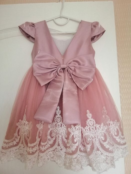 Продам святкову сукню на 2-3 р.