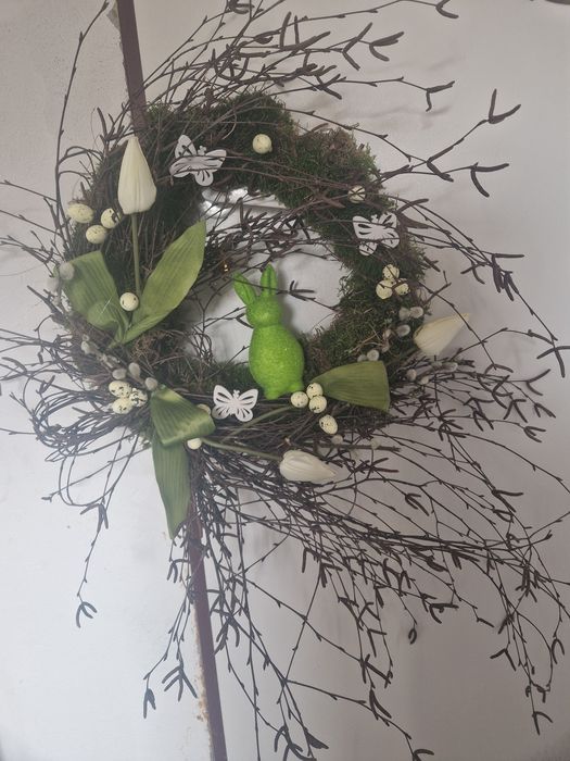 Wianek wielkanocny na drzwi