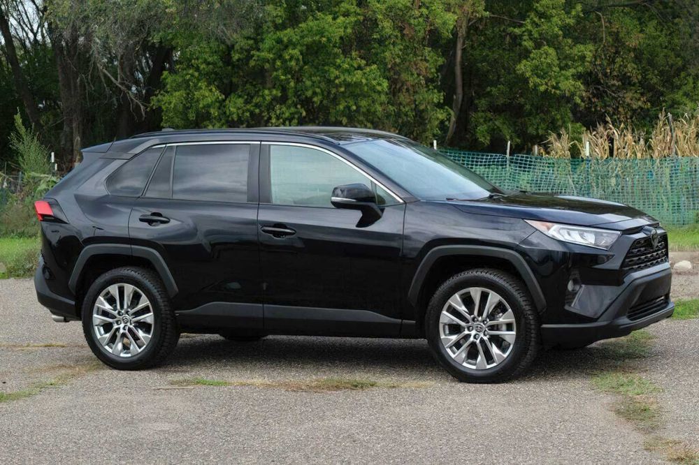 Toyota RAV4 XLE Premium      2021
