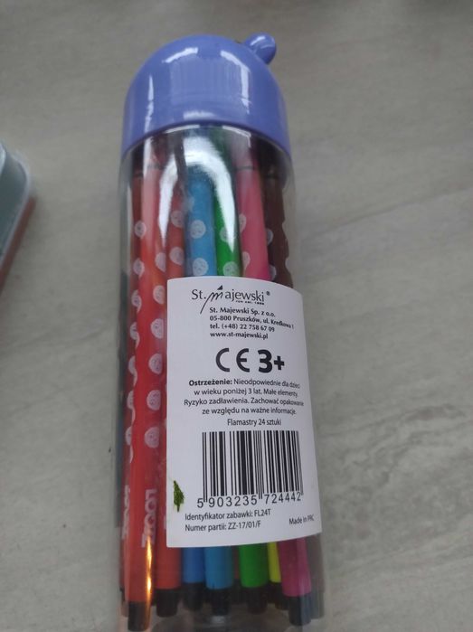 Zestaw kredek i cienkopisów