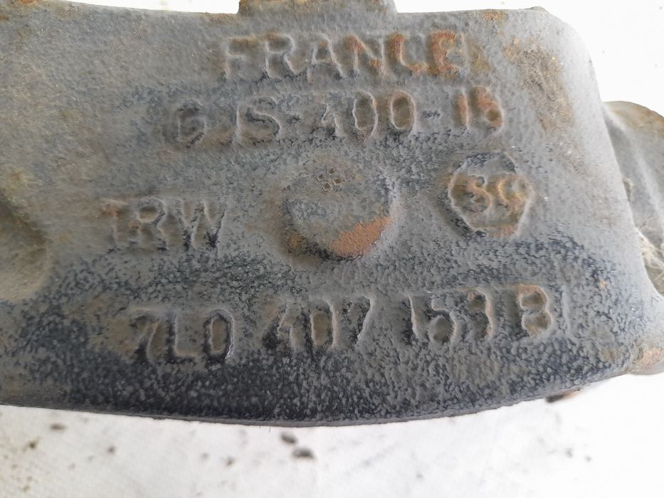 Braço de suspensão frente esquerdo VOLKSWAGEN Touareg (7L)